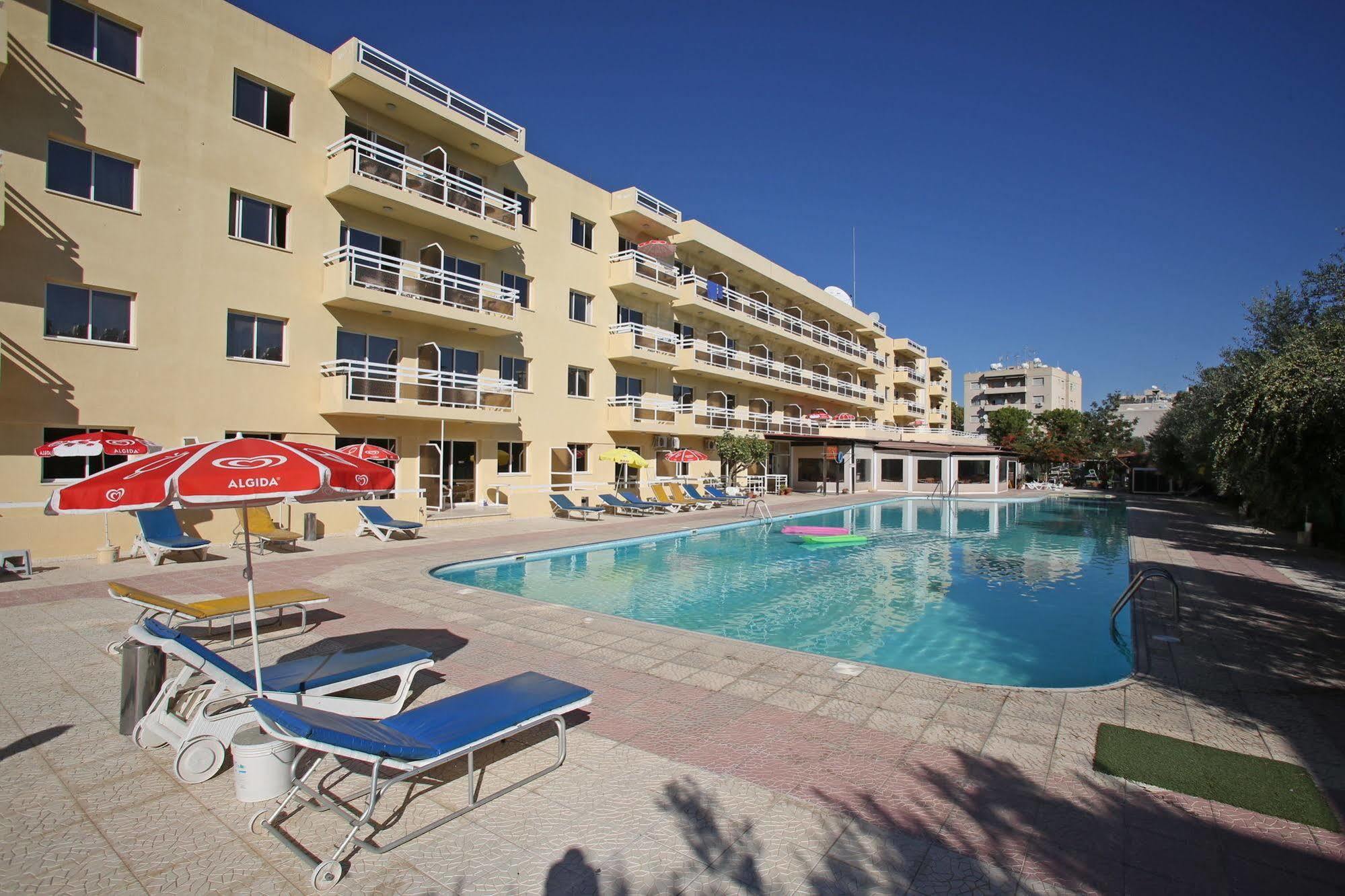 Sunquest Gardens Holiday Resort Limassol Bagian luar foto